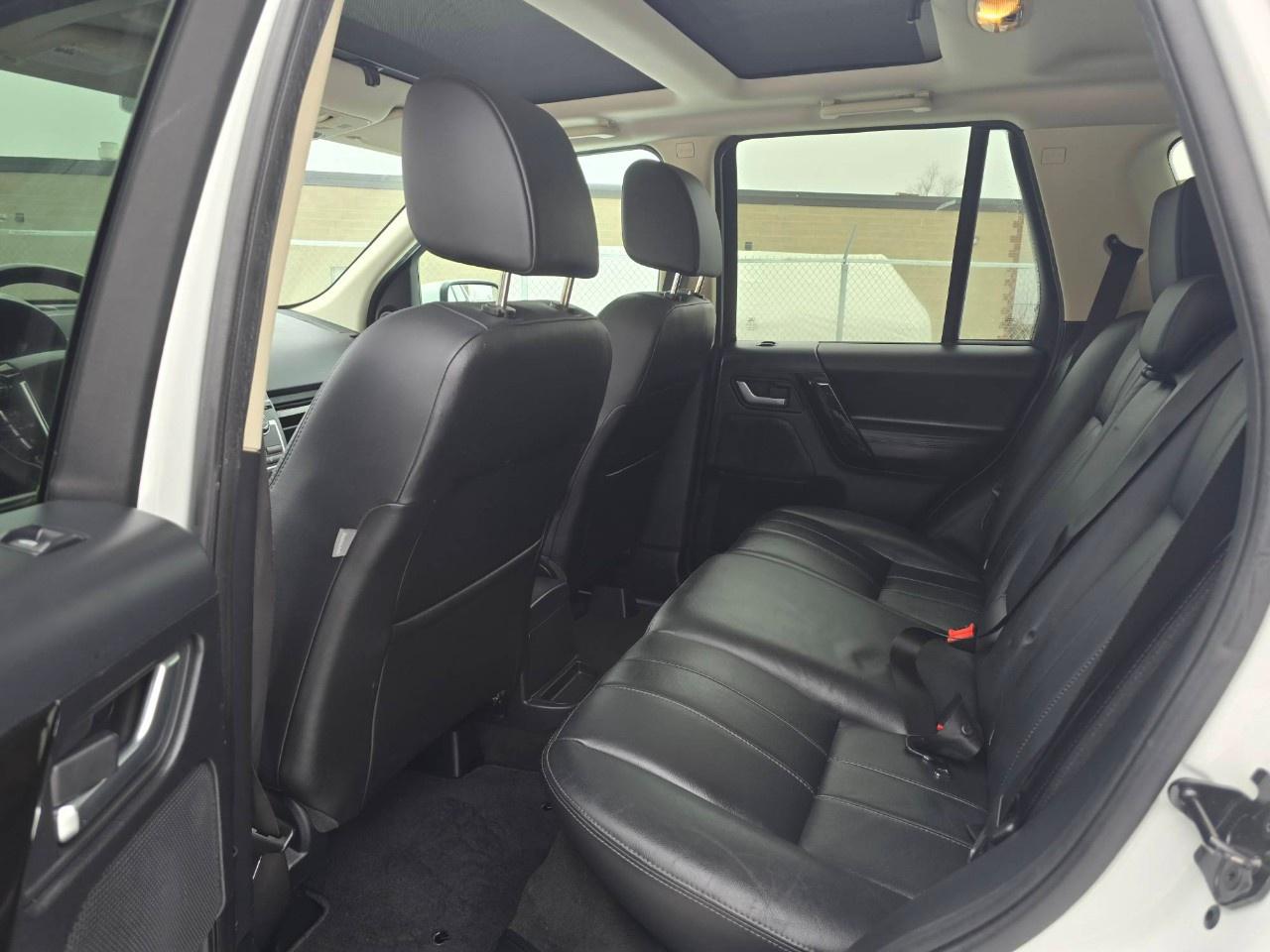 2014 Land Rover LR2 AWD 4dr HSE Photo