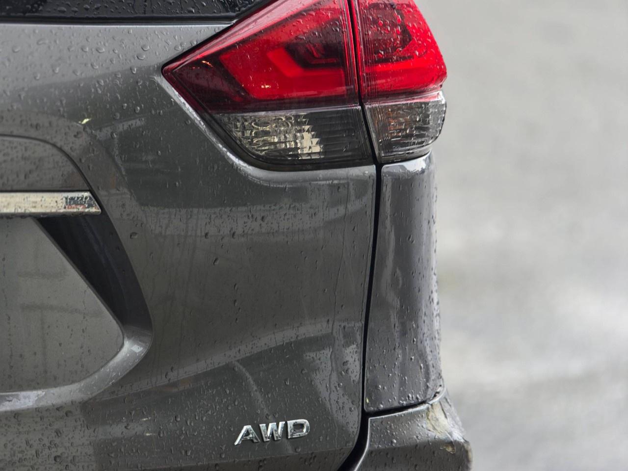 2019 Nissan Rogue AWD SV Photo