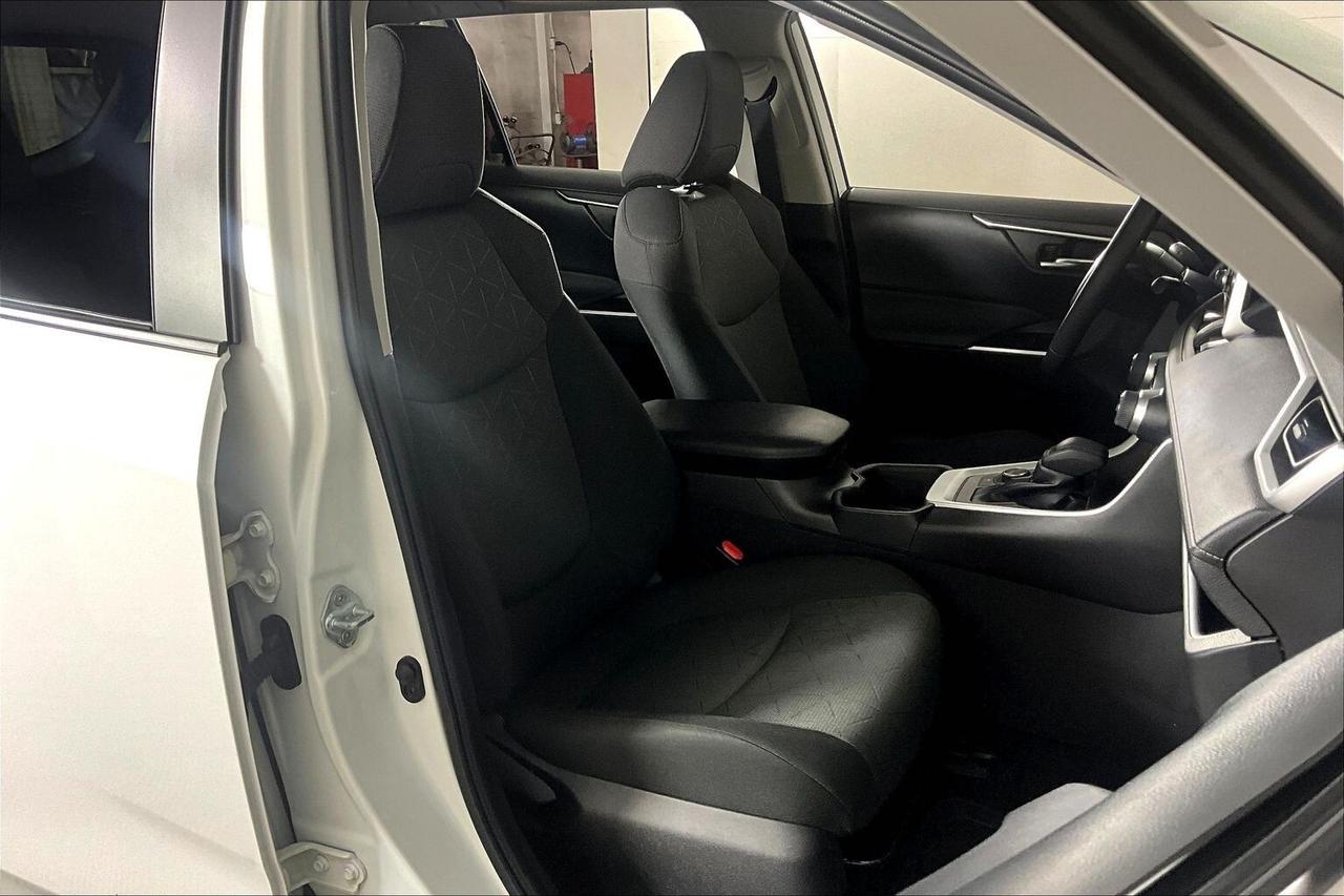 2023 Toyota RAV4 Hybrid XLE AWD Photo