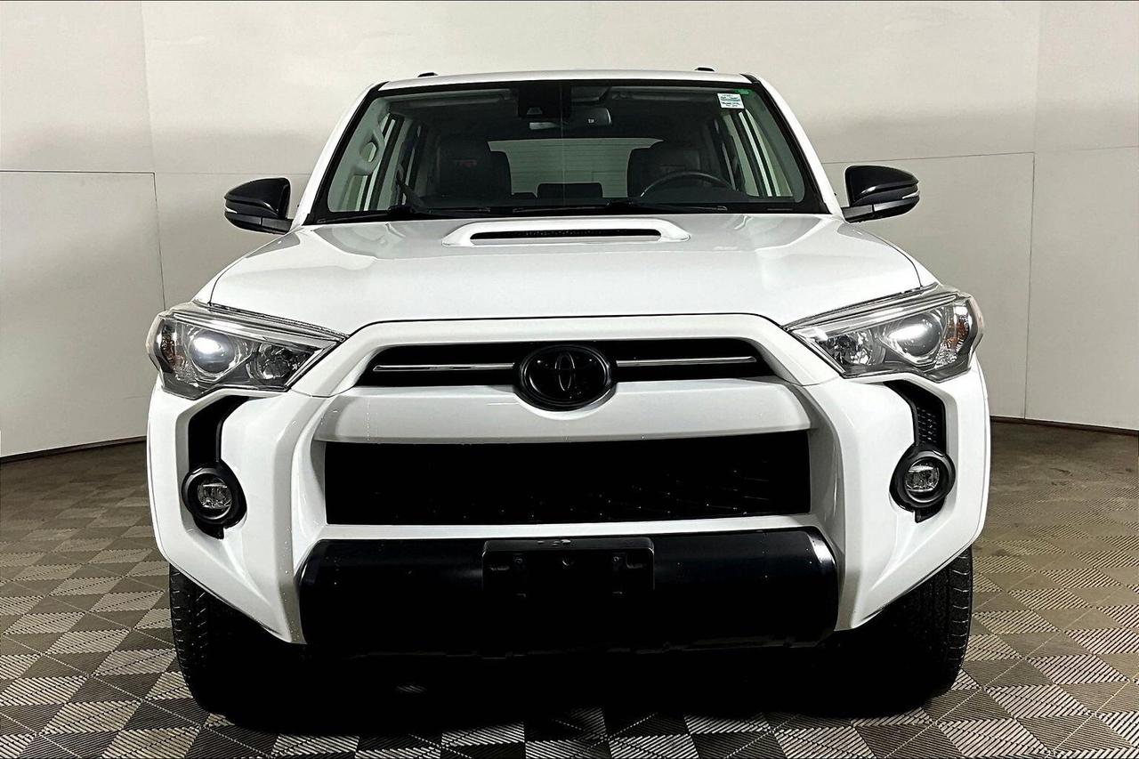 2021 Toyota 4Runner 4WD Photo2