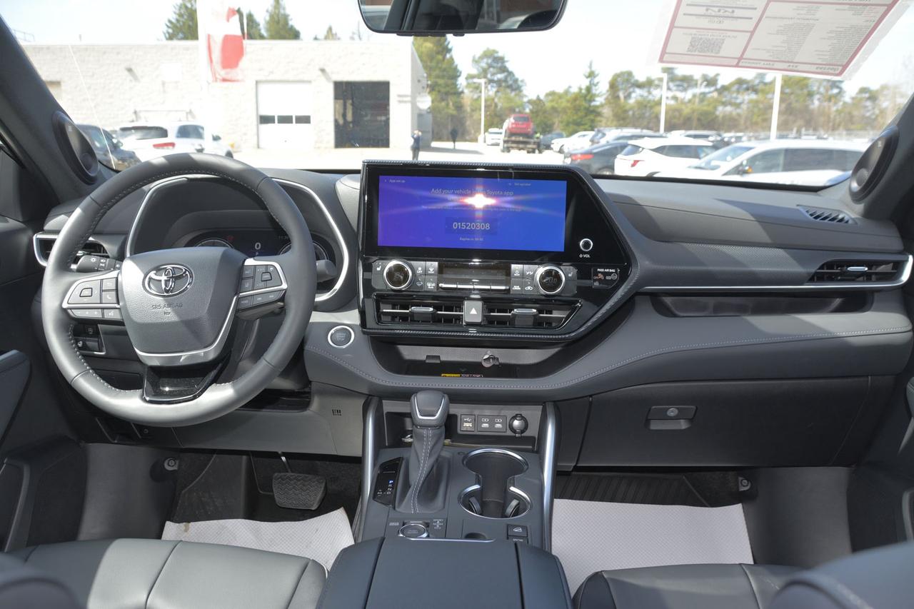 2026 Toyota Highlander XSE AWD Photo4