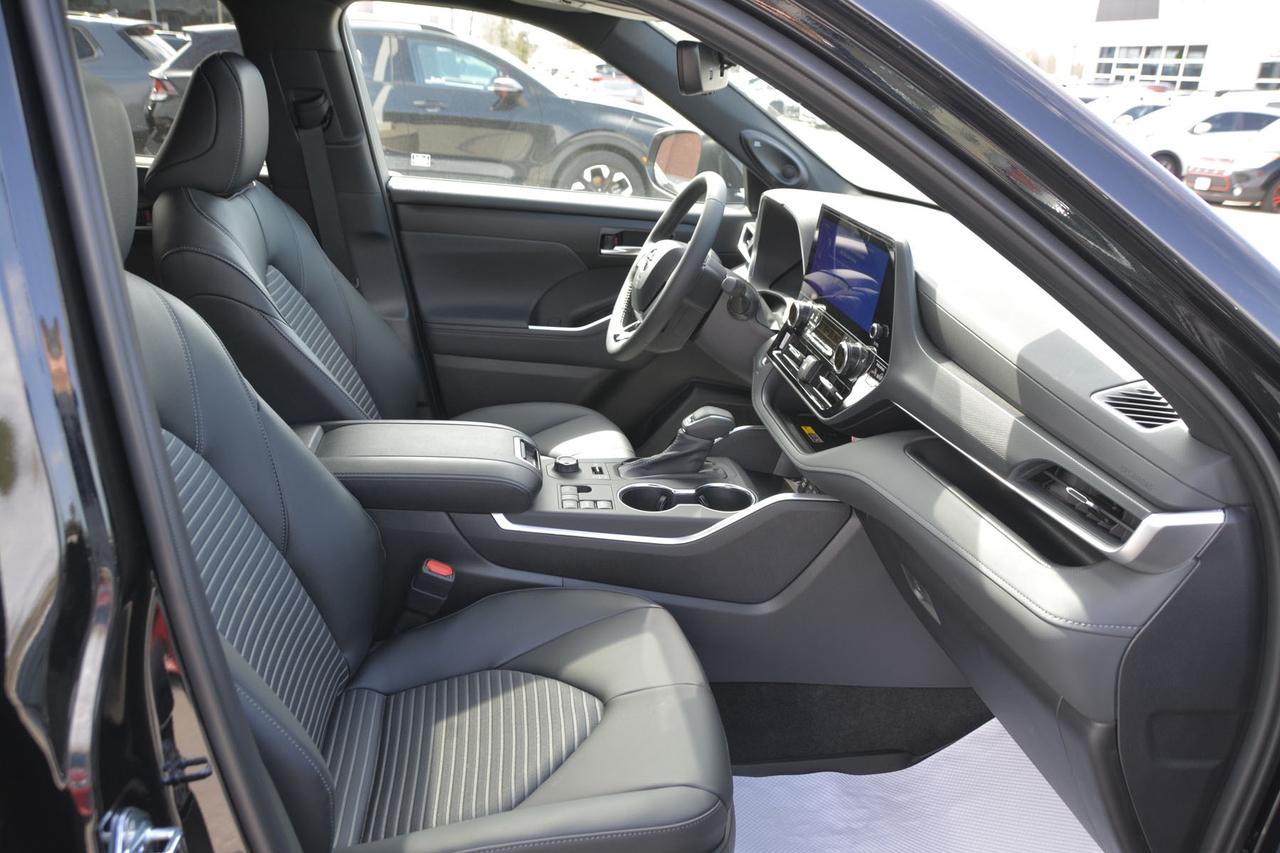 2026 Toyota Highlander XSE AWD Photo