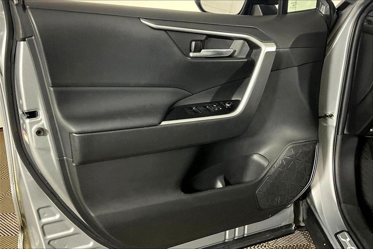 2021 Toyota RAV4 Hybrid XLE AWD Photo