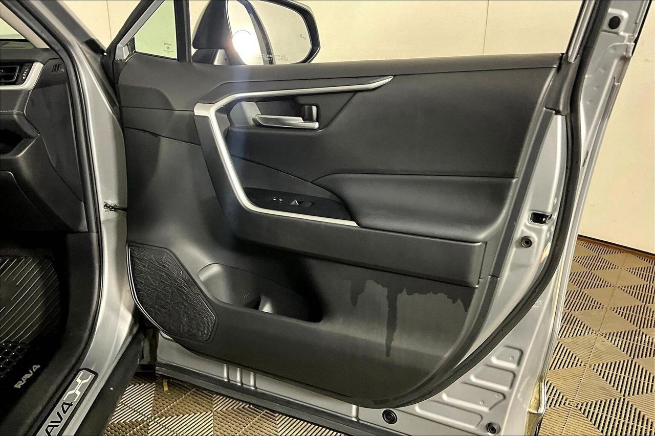 2021 Toyota RAV4 Hybrid XLE AWD Photo