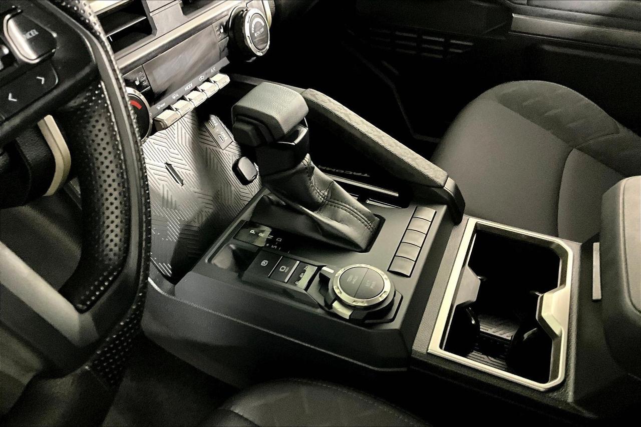 2025 Toyota Tacoma 4x4 Double Cab Auto Photo