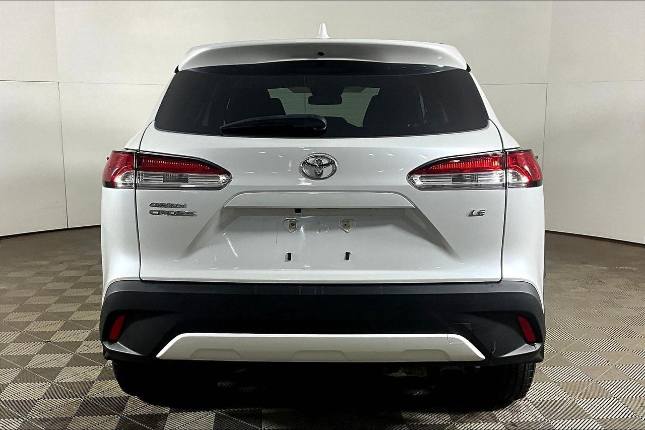 2023 Toyota Corolla Cross LE FWD Photo3