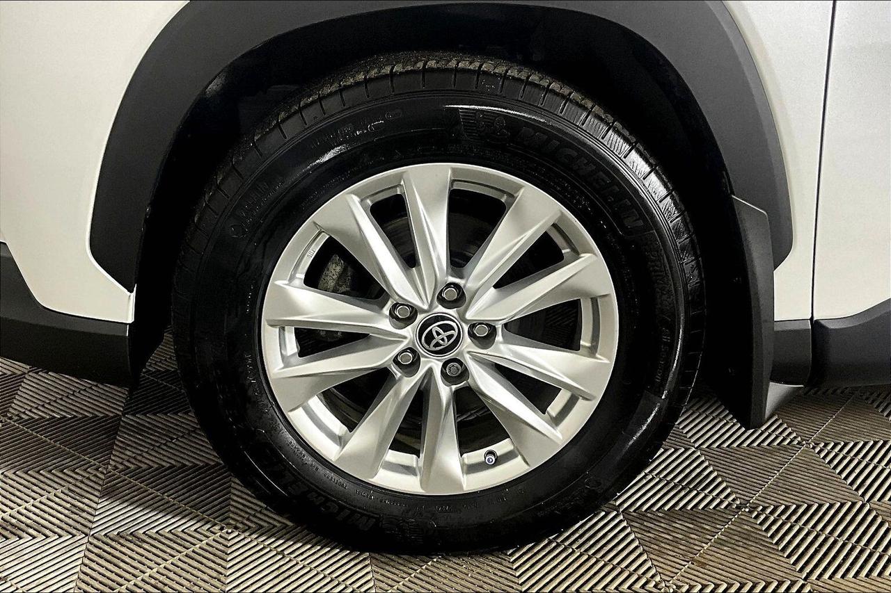 2023 Toyota Corolla Cross LE FWD Photo