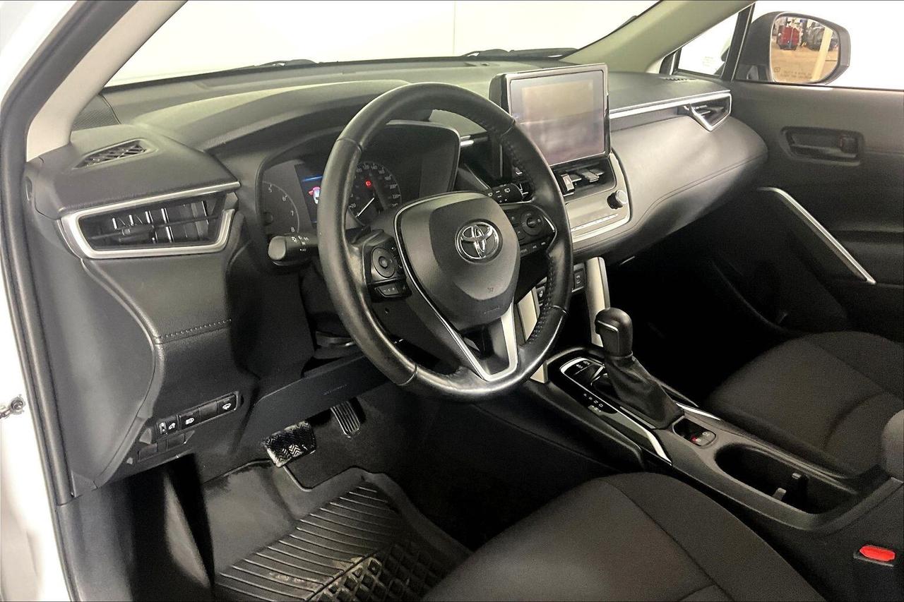 2023 Toyota Corolla Cross LE FWD Photo