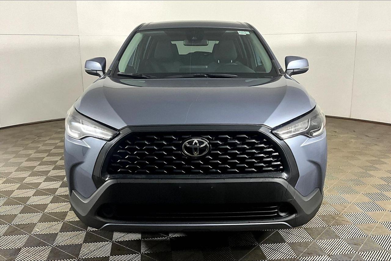 2022 Toyota Corolla Cross LE AWD Photo2
