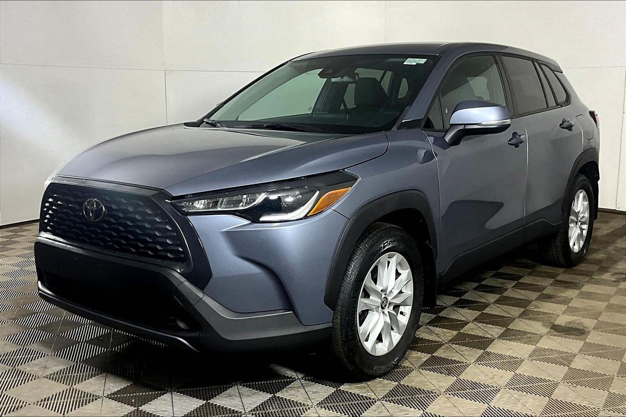 2022 Toyota Corolla Cross LE AWD Photo0