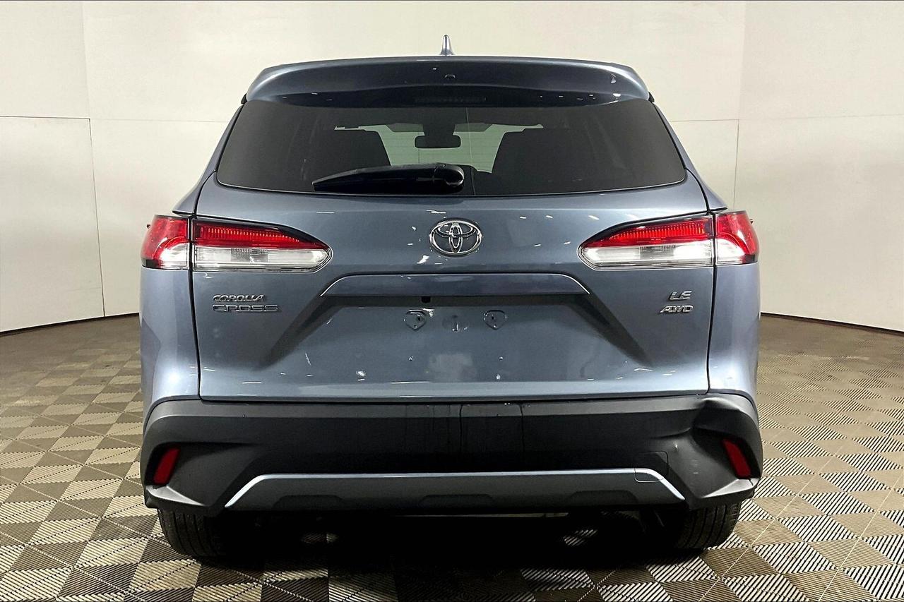 2022 Toyota Corolla Cross LE AWD Photo
