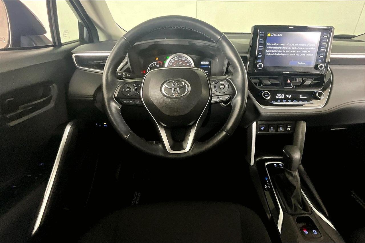 2022 Toyota Corolla Cross LE AWD Photo4