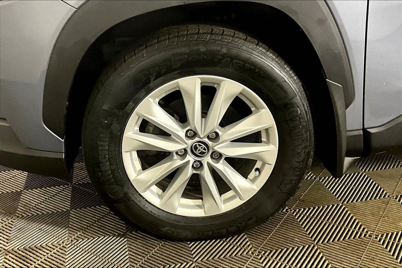 2022 Toyota Corolla Cross LE AWD Photo