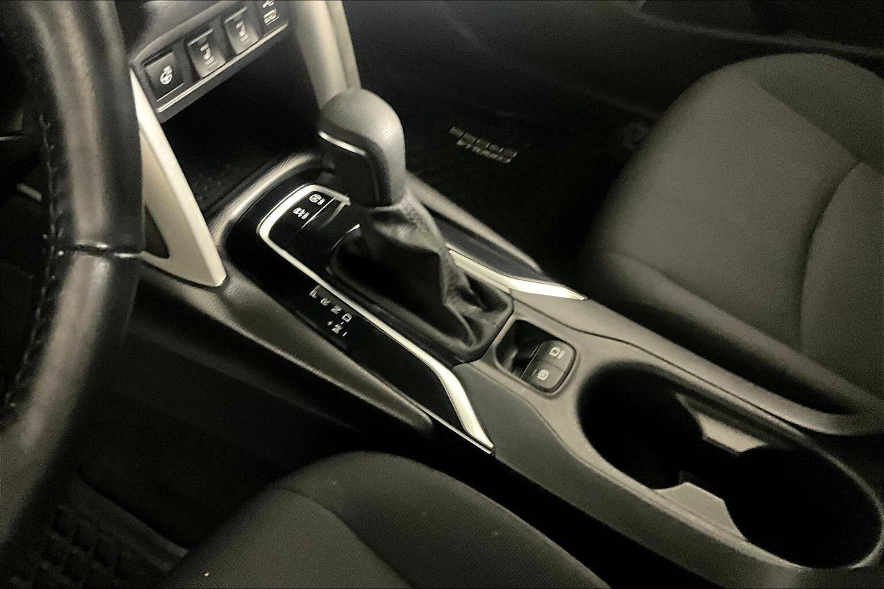 2022 Toyota Corolla Cross LE AWD Photo