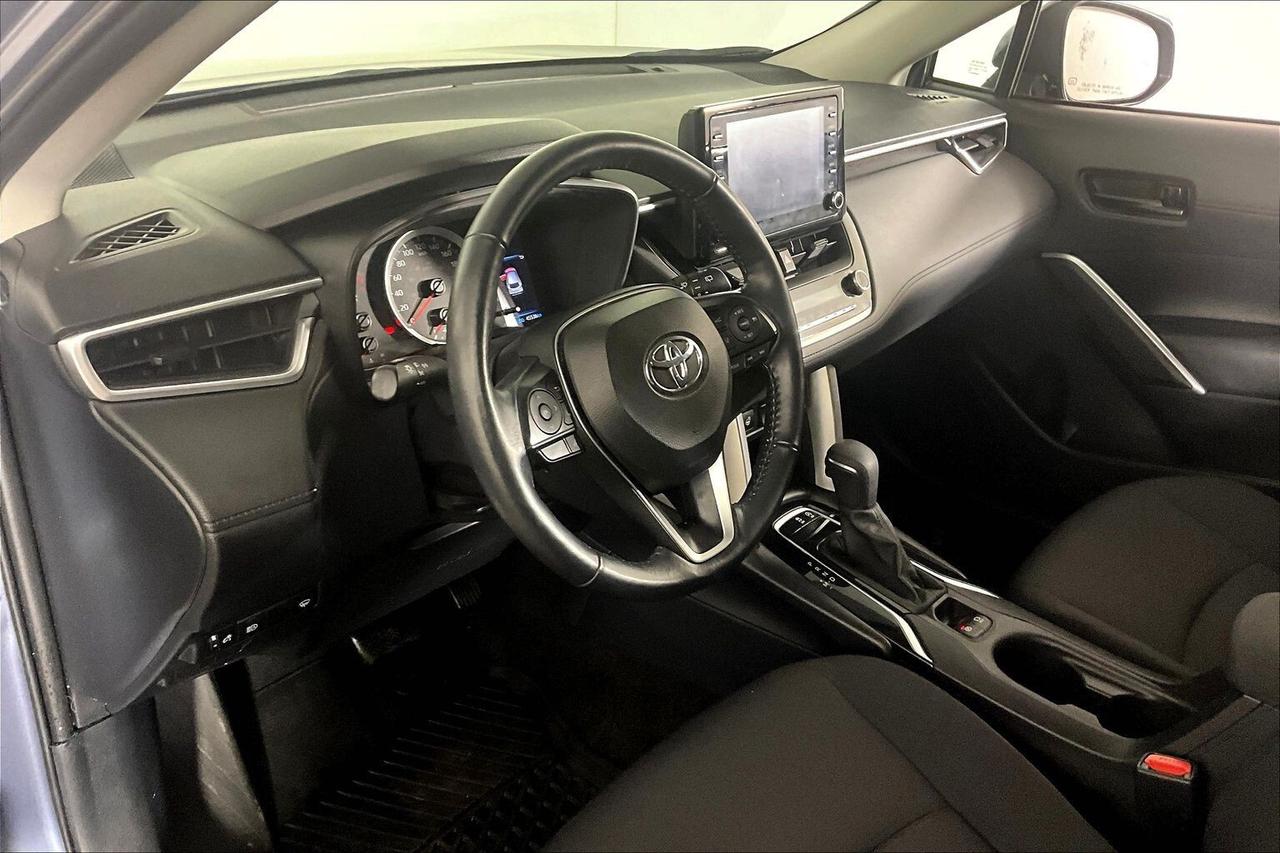 2022 Toyota Corolla Cross LE AWD Photo