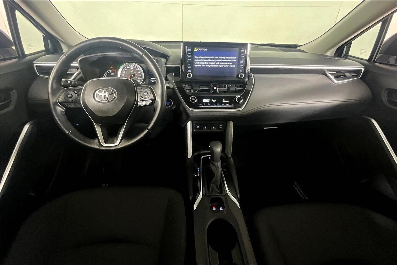 2022 Toyota Corolla Cross LE AWD Photo