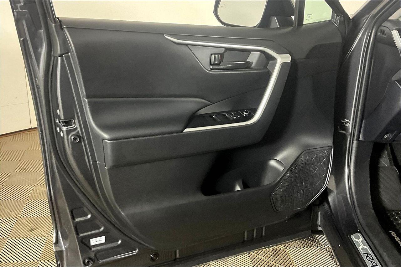 2024 Toyota RAV4 Hybrid LE AWD Photo