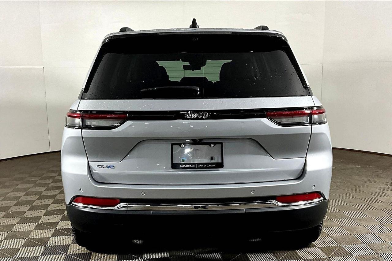2023 Jeep Grand Cherokee 4xe 4x4 Photo3