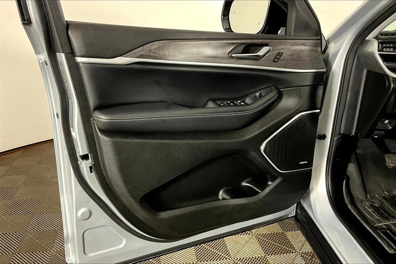 2023 Jeep Grand Cherokee 4xe 4x4 Photo