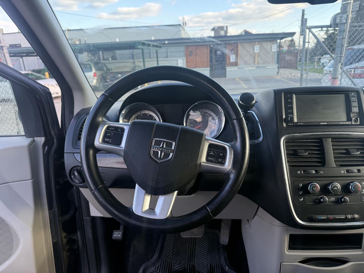 2014 Dodge Grand Caravan *** 3 YEAR WARRANTY INCLUDED *** Photo