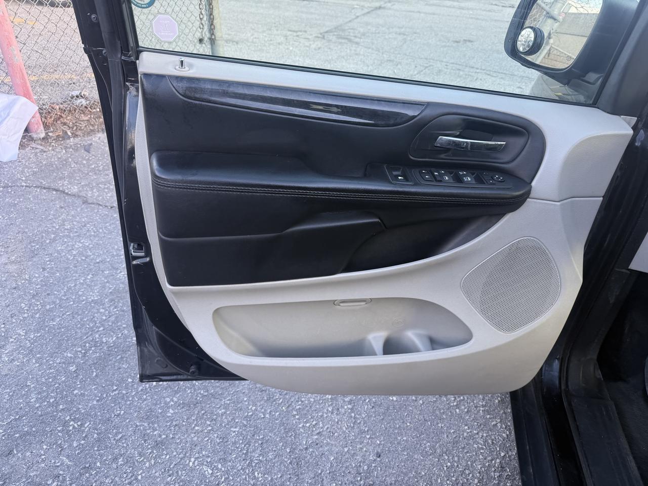 2014 Dodge Grand Caravan *** 3 YEAR WARRANTY INCLUDED *** Photo