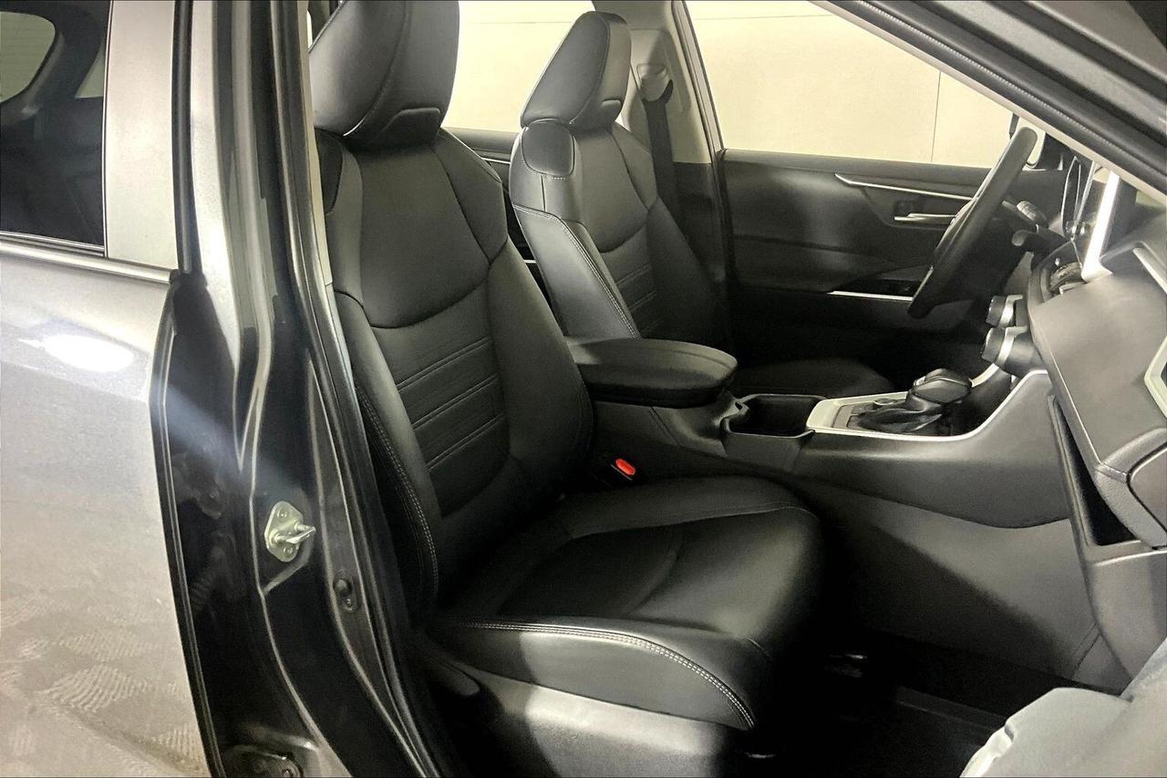 2025 Toyota RAV4 Hybrid XLE AWD Photo