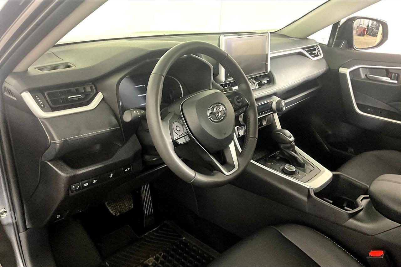 2025 Toyota RAV4 Hybrid XLE AWD Photo