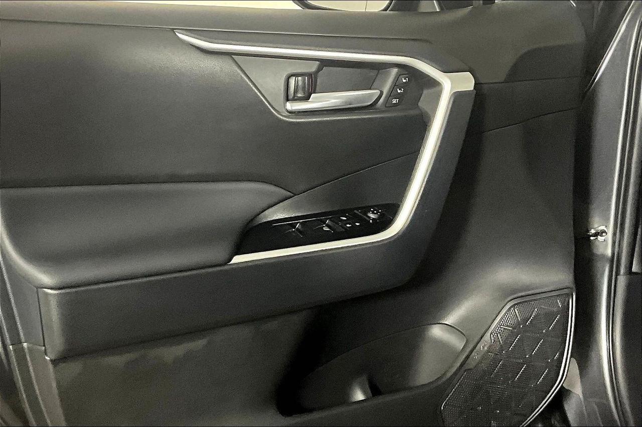 2025 Toyota RAV4 Hybrid XLE AWD Photo