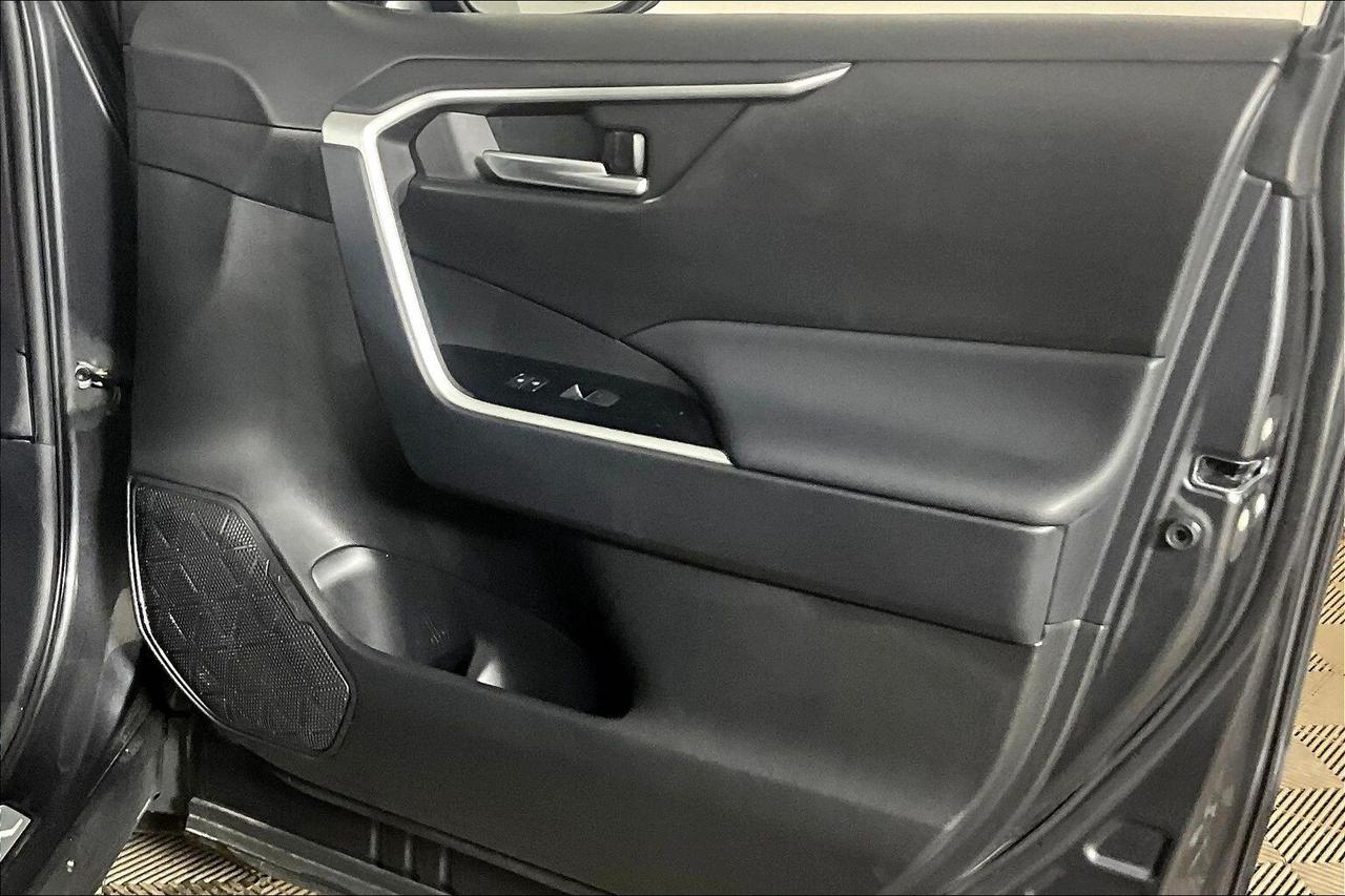 2025 Toyota RAV4 Hybrid XLE AWD Photo