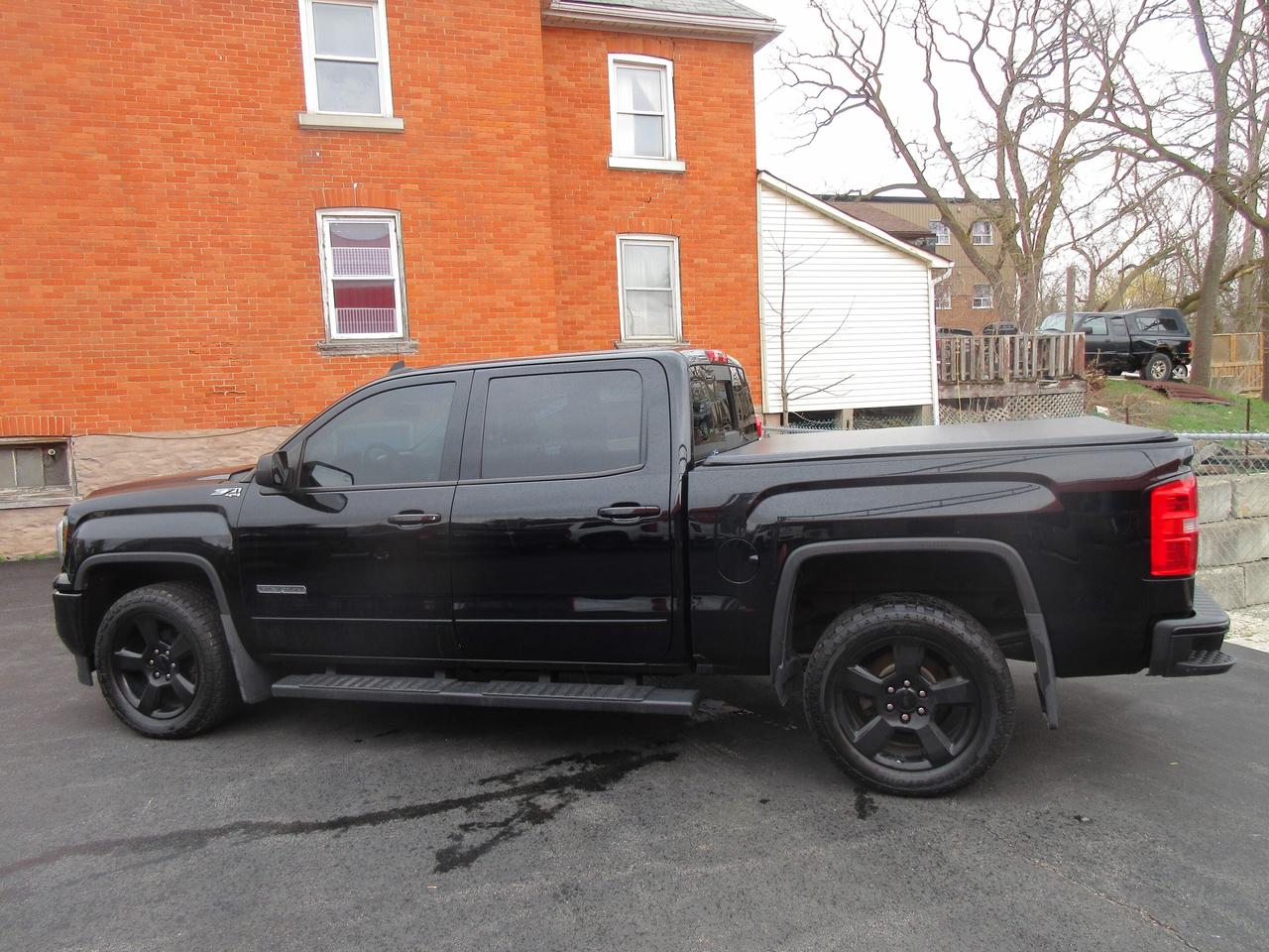 2018 GMC Sierra 1500 4WD CREW CAB 143.5" SLE Photo