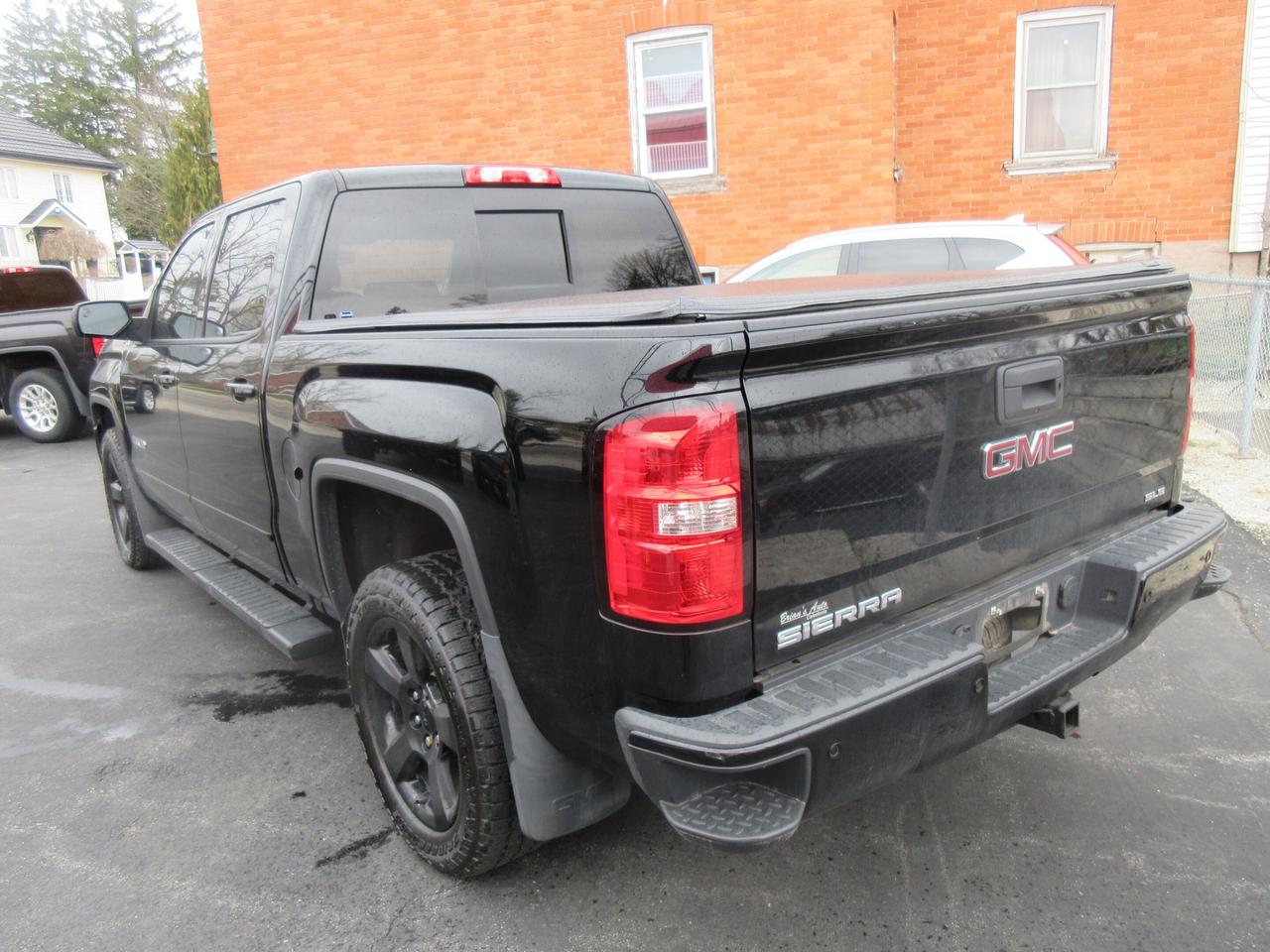 2018 GMC Sierra 1500 4WD CREW CAB 143.5" SLE Photo