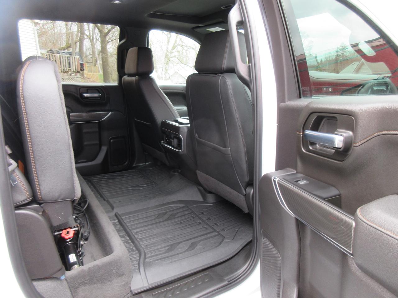 2022 GMC Sierra 1500 Limited 4WD Crew Cab 147" AT4 Photo