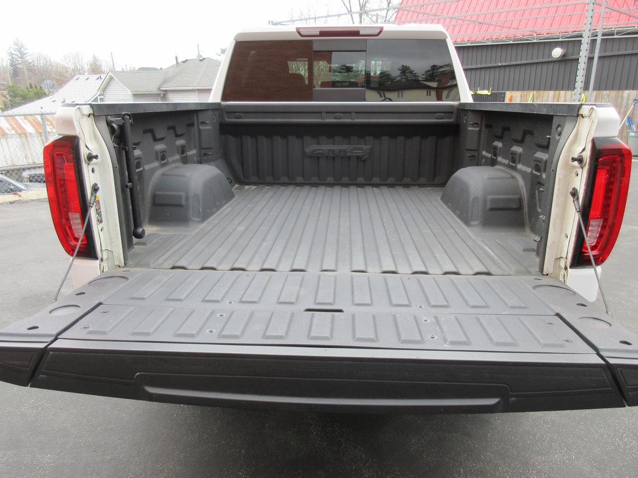 2022 GMC Sierra 1500 Limited 4WD Crew Cab 147" AT4 Photo