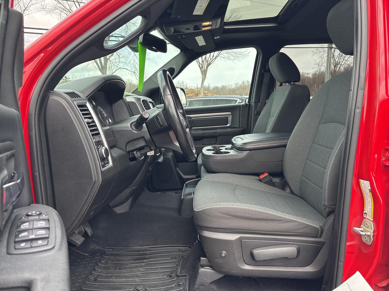 2021 RAM 1500 Classic WARLOCK Photo