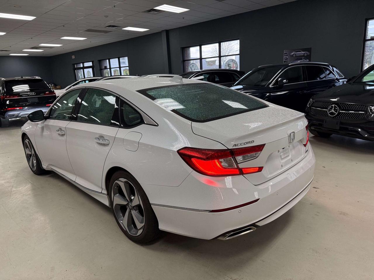 2019 Honda Accord Touring Photo