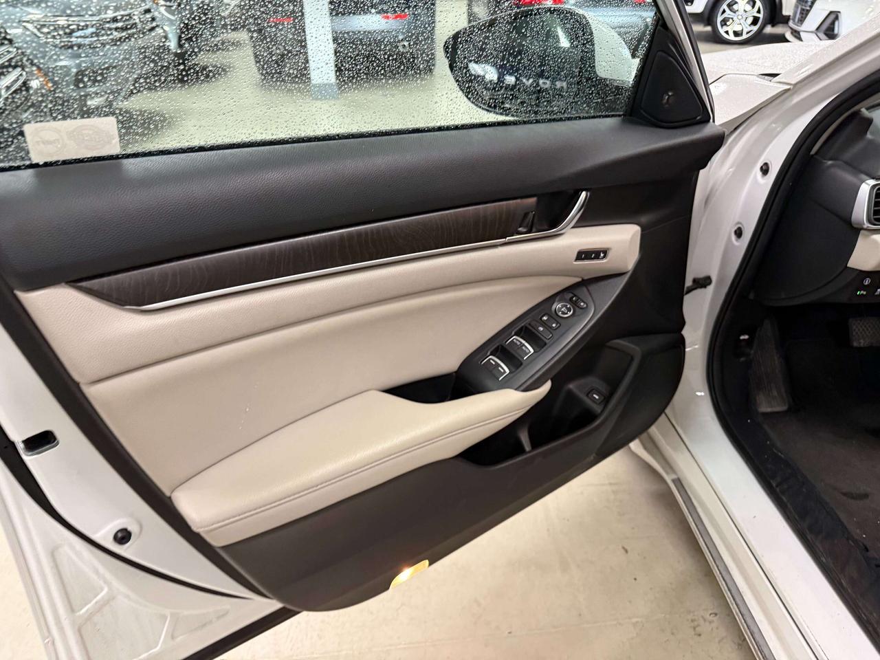 2019 Honda Accord Touring Photo