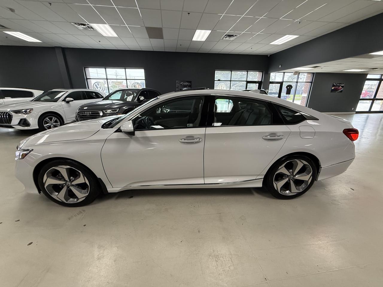 2019 Honda Accord Touring Photo