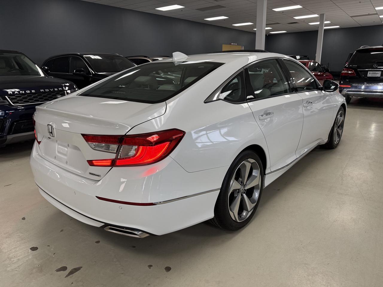 2019 Honda Accord Touring Photo