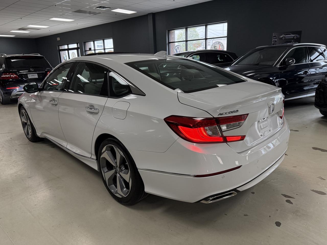 2019 Honda Accord Touring Photo