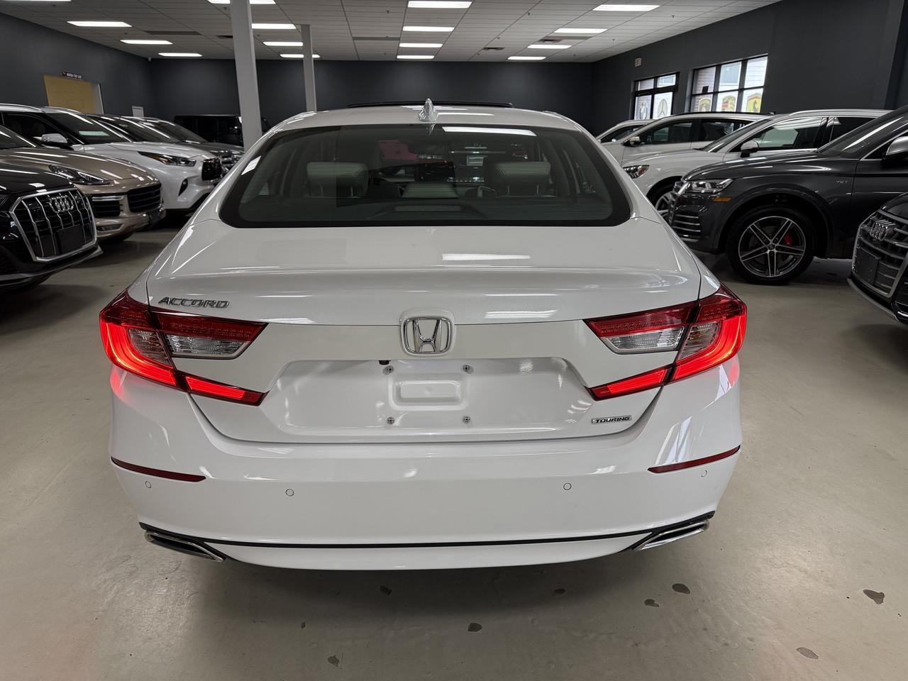 2019 Honda Accord Touring Photo