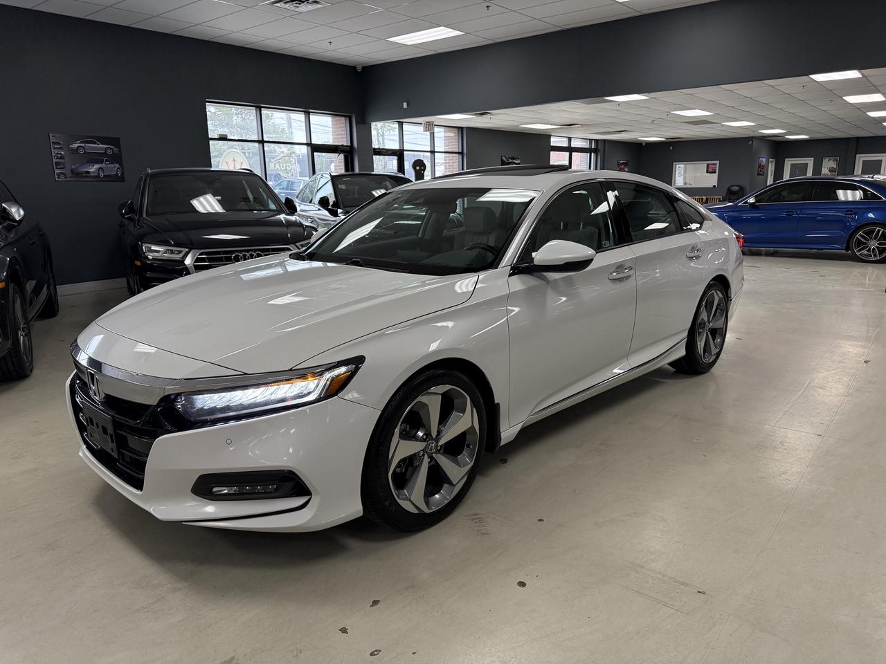 2019 Honda Accord Touring Photo0