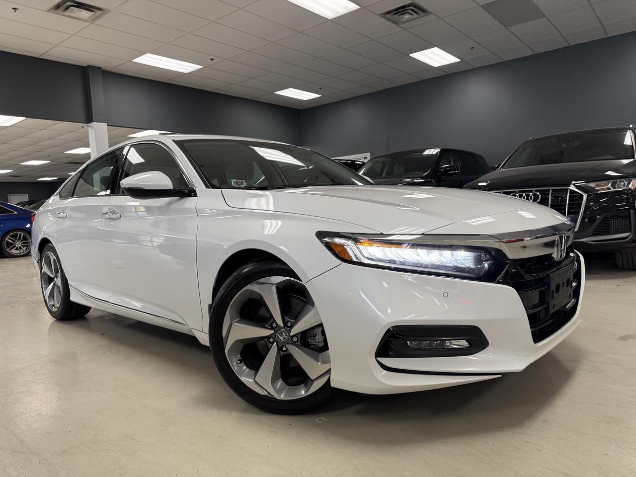 2019 Honda Accord Touring Photo