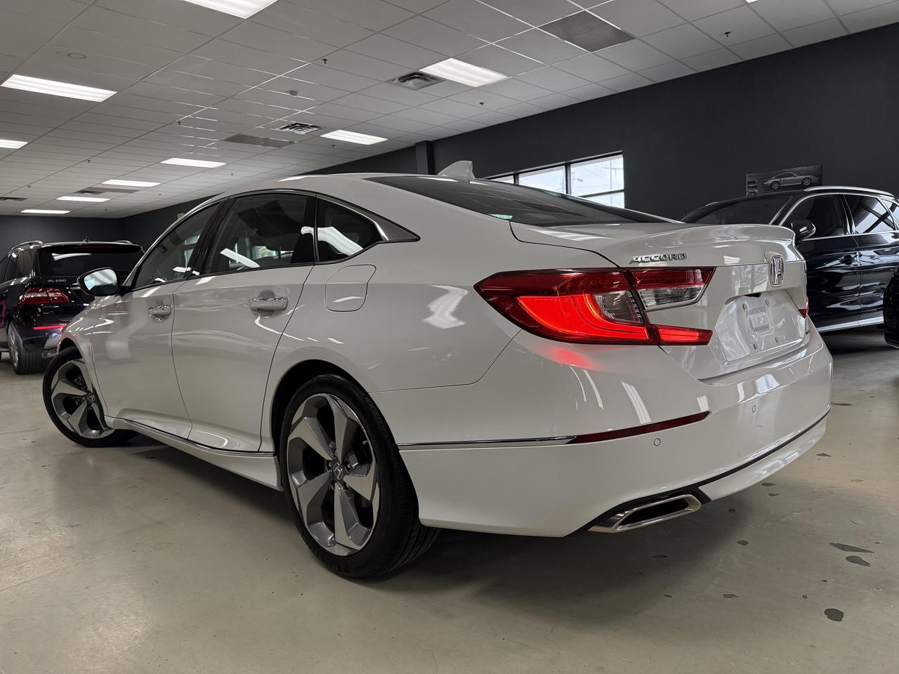 2019 Honda Accord Touring Photo