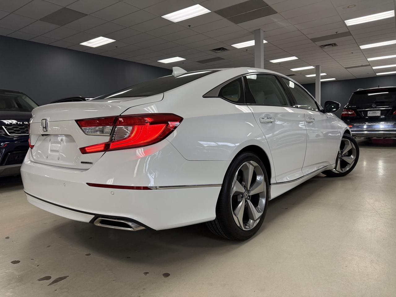 2019 Honda Accord Touring Photo