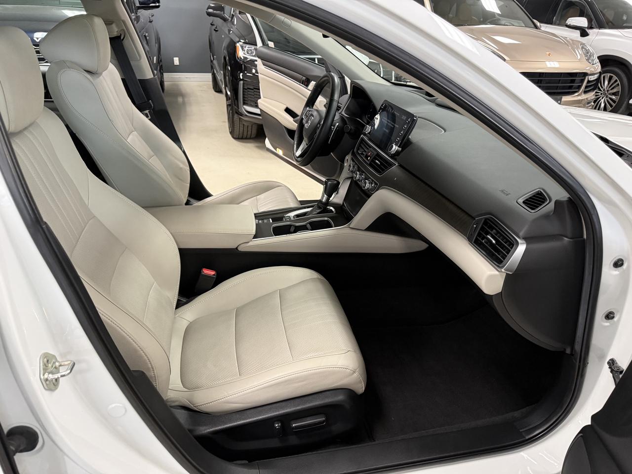 2019 Honda Accord Touring Photo