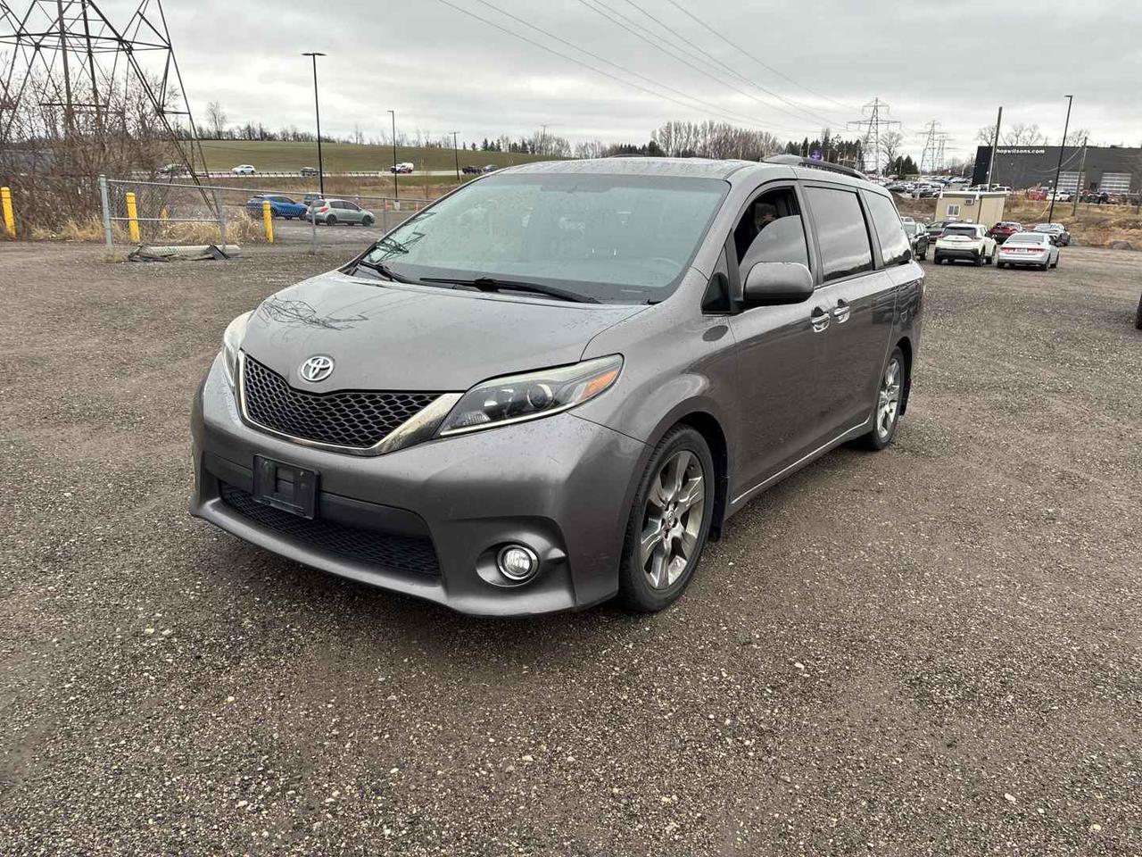 2015 Toyota Sienna SE TECH 8 PASS - LTHR! NAV! BACK-UP CAM! BSM! DVD! Photo0