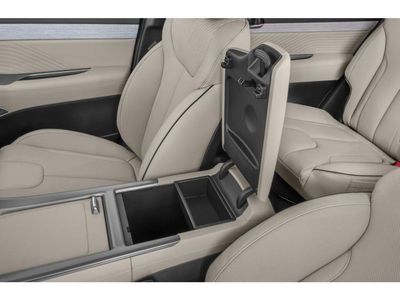 2025 Hyundai PALISADE Ultimate Calligraphy w/Beige Interior 4dr All-Wheel Drive Photo