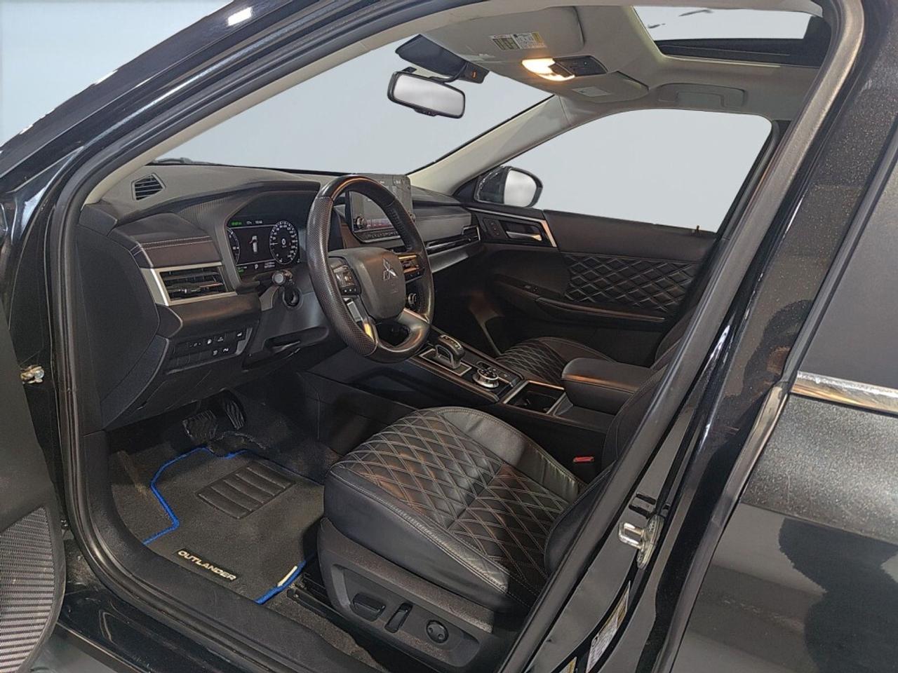 2023 Mitsubishi Outlander PHEV PHEV SEL AWD   Plug-In Hybrid   7 Passenger   Leat Photo