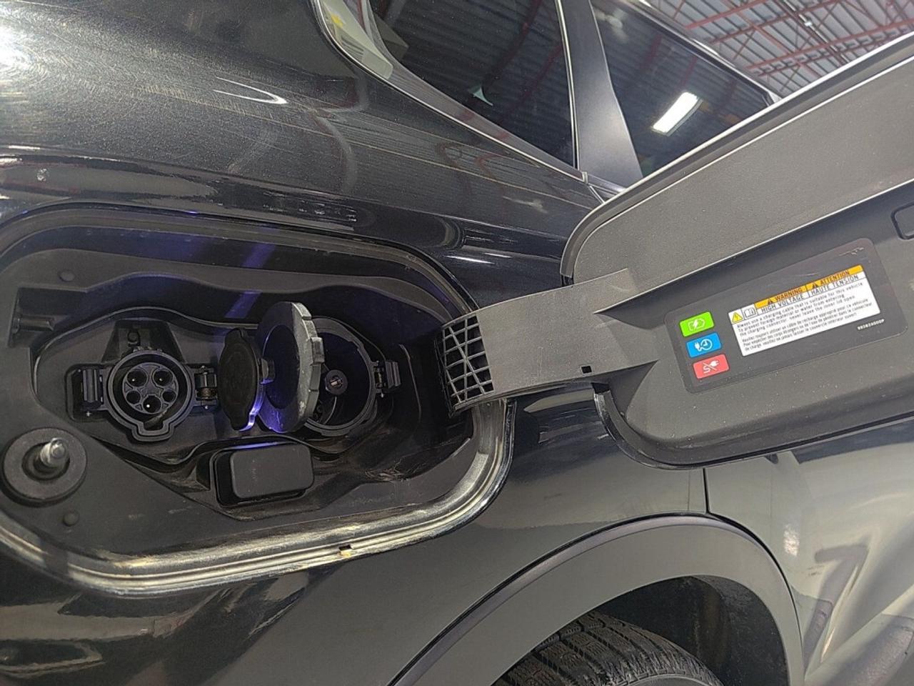 2023 Mitsubishi Outlander PHEV PHEV SEL AWD   Plug-In Hybrid   7 Passenger   Leat Photo