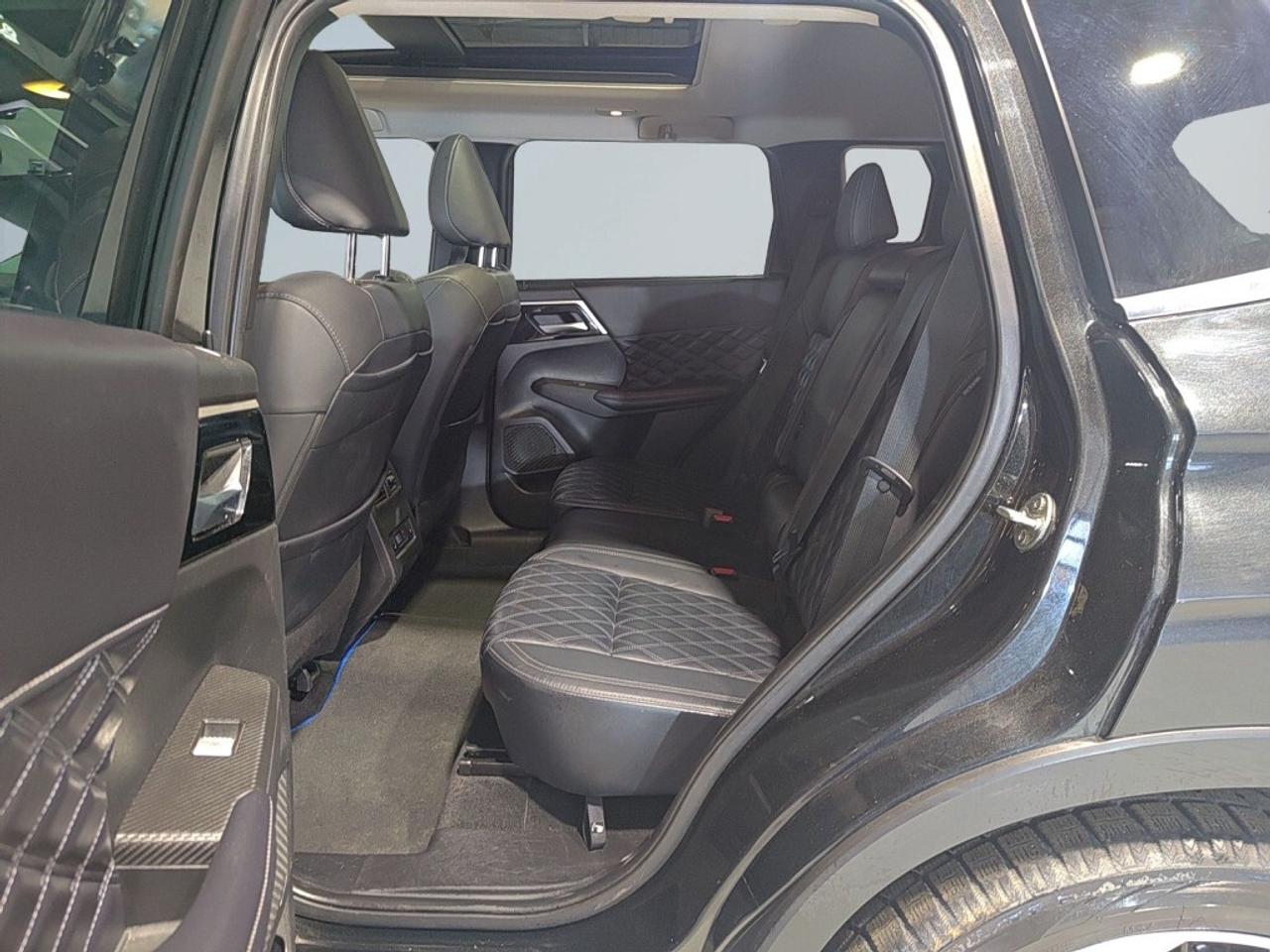 2023 Mitsubishi Outlander PHEV PHEV SEL AWD   Plug-In Hybrid   7 Passenger   Leat Photo